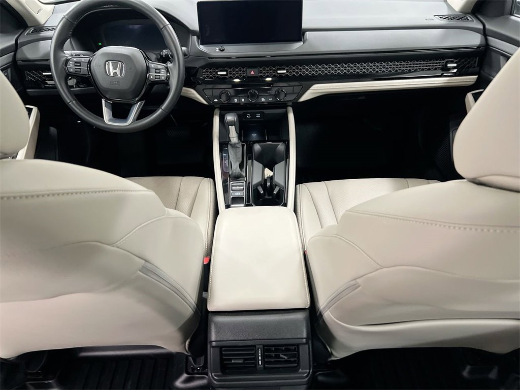 Used 2023 Honda Accord Touring image 10