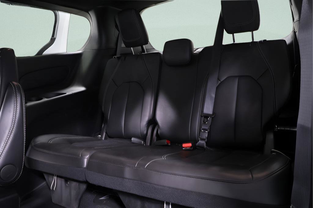 Used 2026 Chrysler Pacifica Select image 25