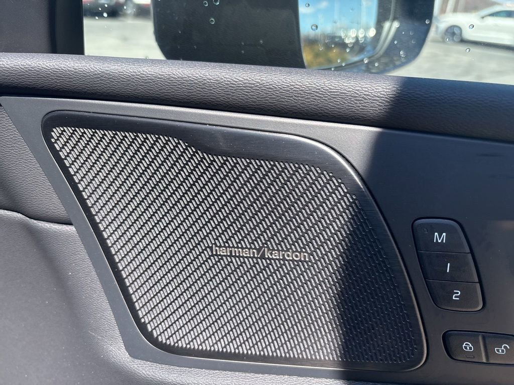 Used 2024 Volvo XC60 T8 Ultimate w/ Protection Package Premier image 33