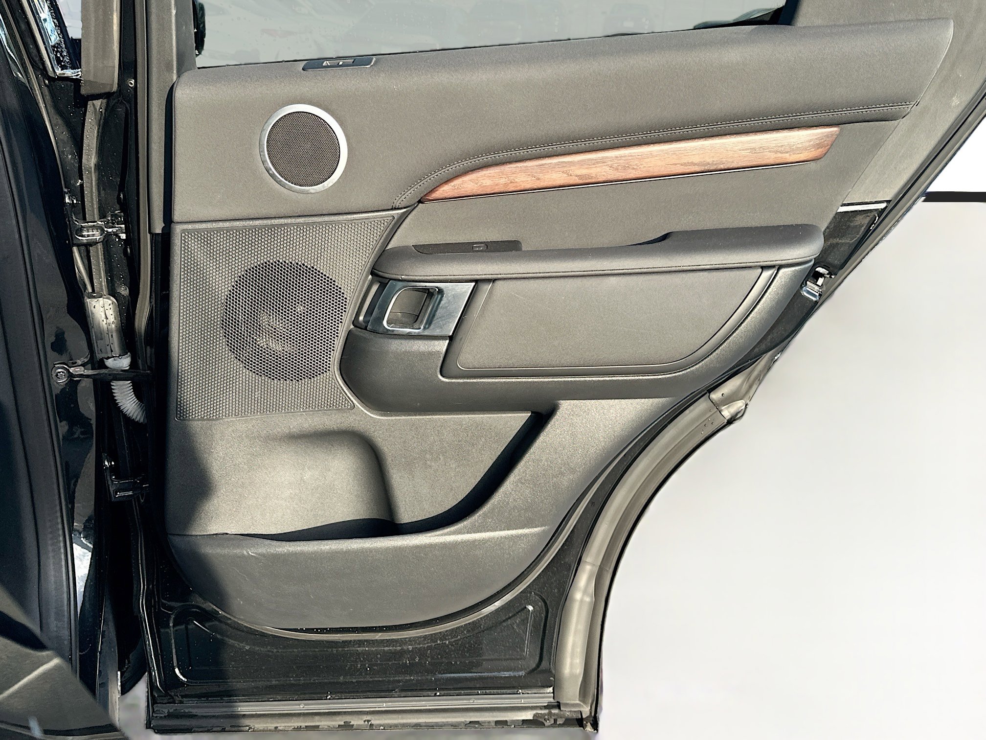 Used 2019 Land Rover Discovery HSE image 32