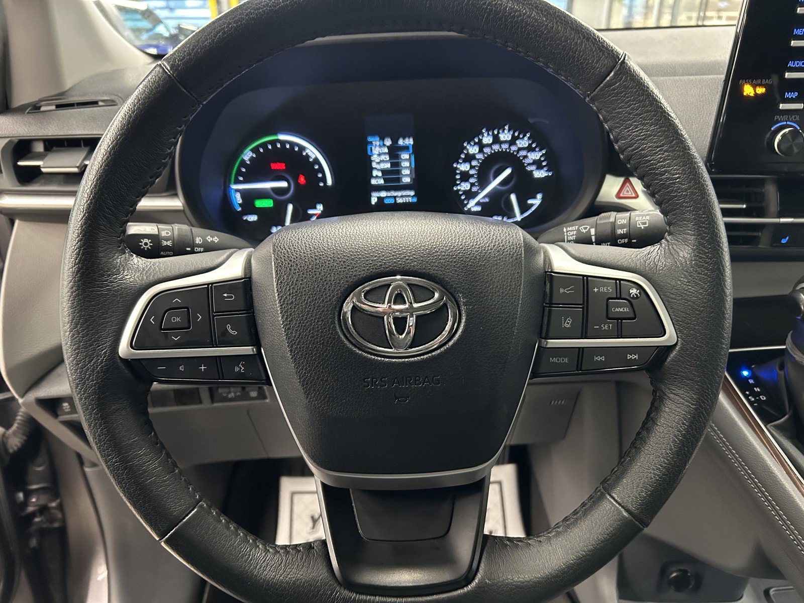 Used 2023 Toyota Sienna XLE image 17