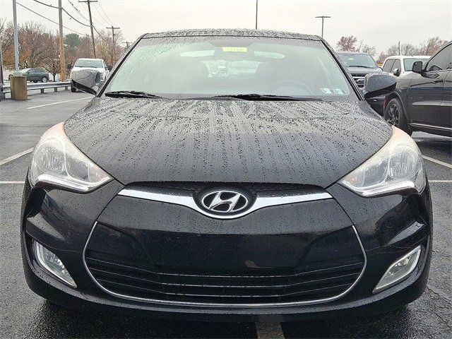 Used 2013 Hyundai Veloster w/ Style Pkg image 2
