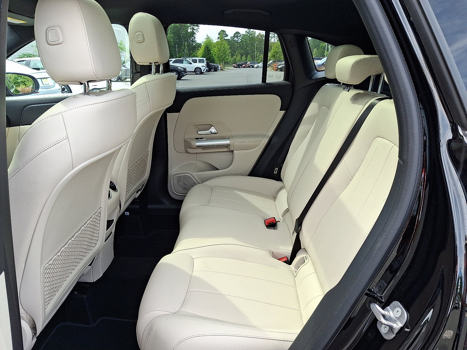 Certified 2025 Mercedes-Benz GLA 250 4MATIC image 10