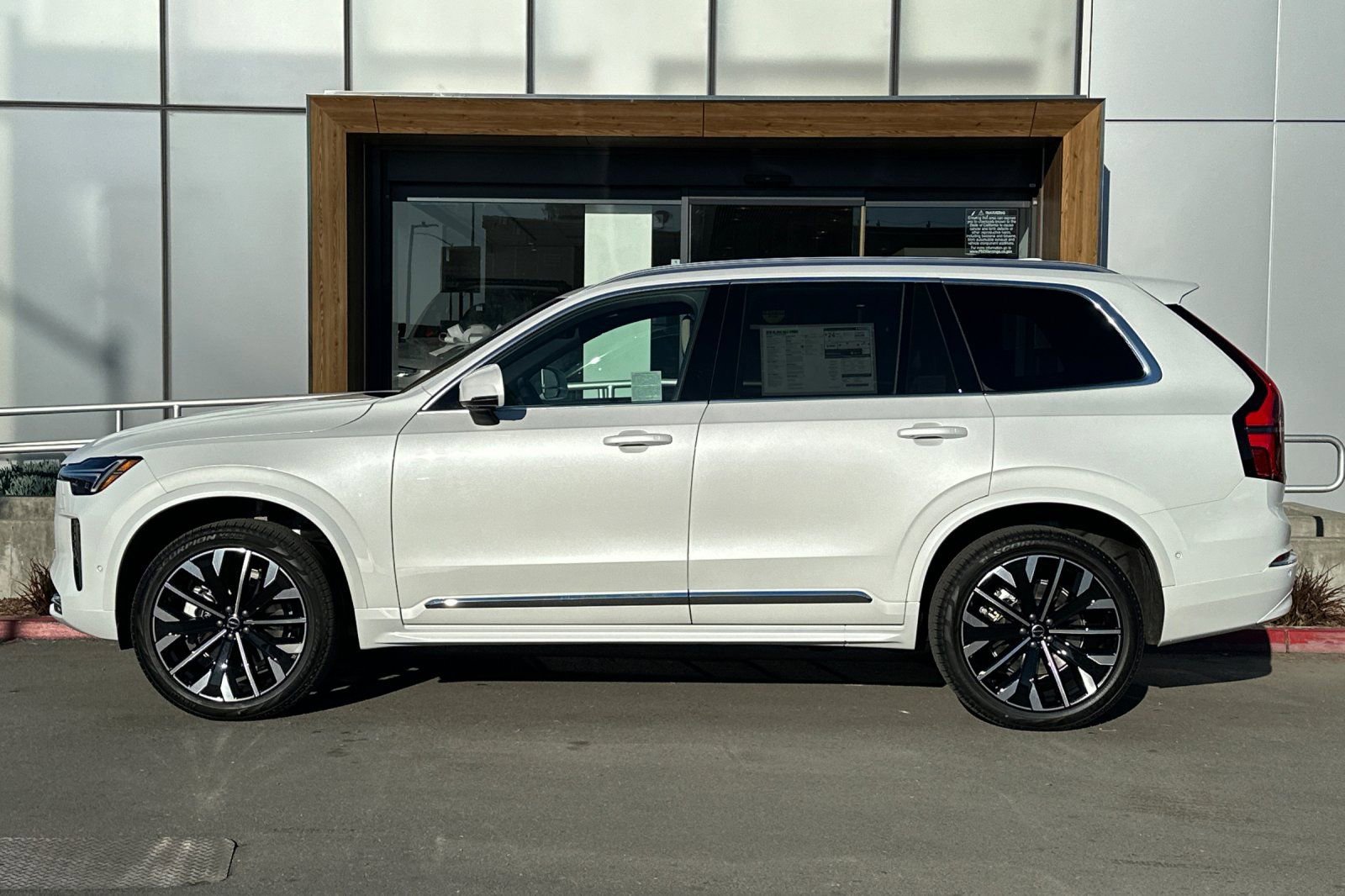 New 2026 Volvo XC90 B5 Plus w/ Protection Package image 5
