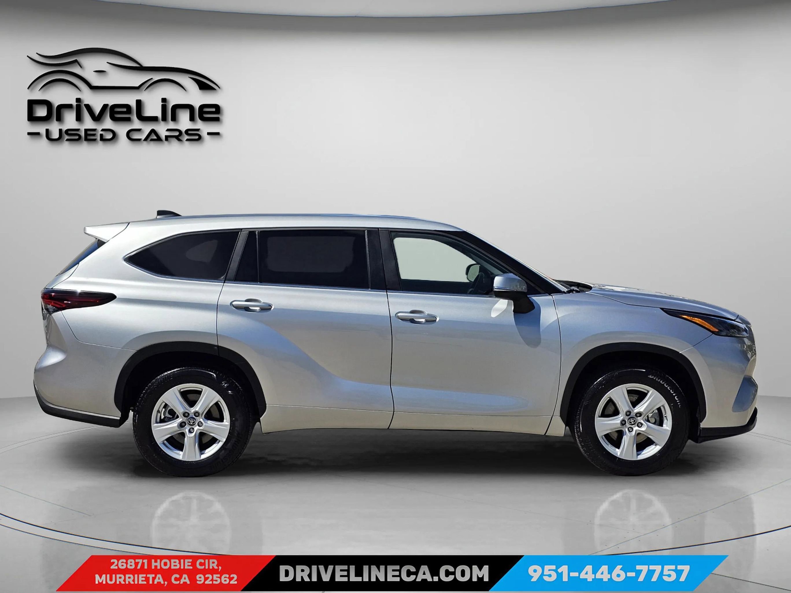 Used 2025 Toyota Highlander LE FWD image 14