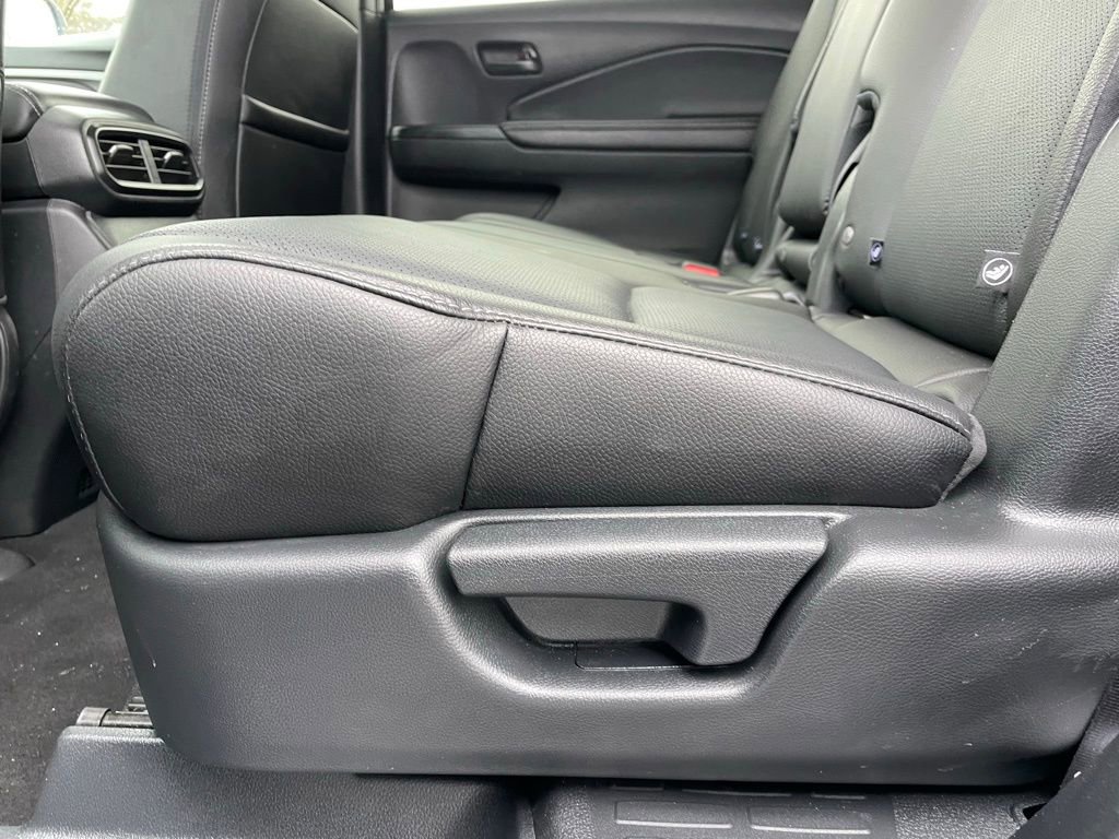 Certified 2025 Honda Passport EX-L image 40