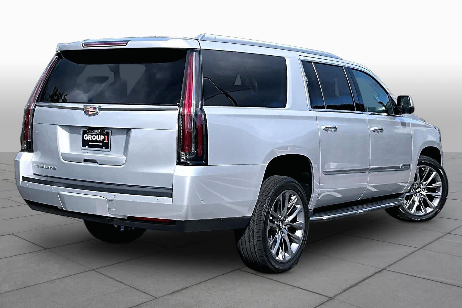 Used 2019 Cadillac Escalade ESV Luxury AWD/4WD image 13