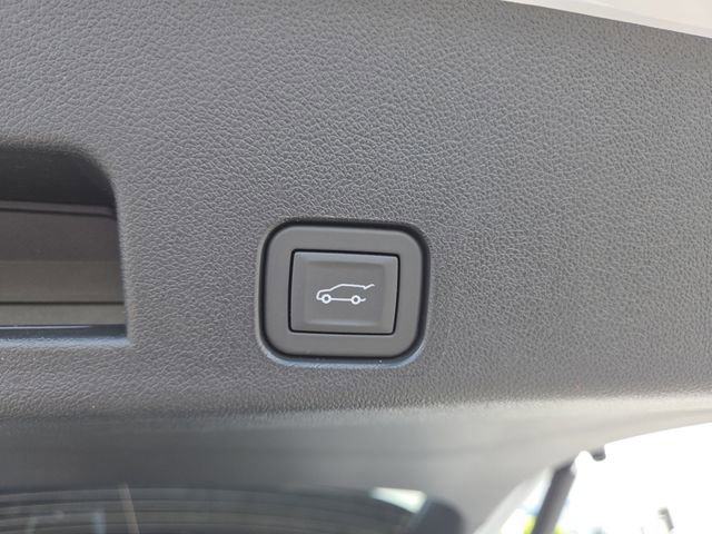 New 2026 Chevrolet Traverse LT w/ Midnight/Sport Edition AWD/4WD image 17