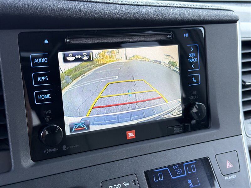 Used 2015 Toyota Sienna Limited Premium FWD image 22