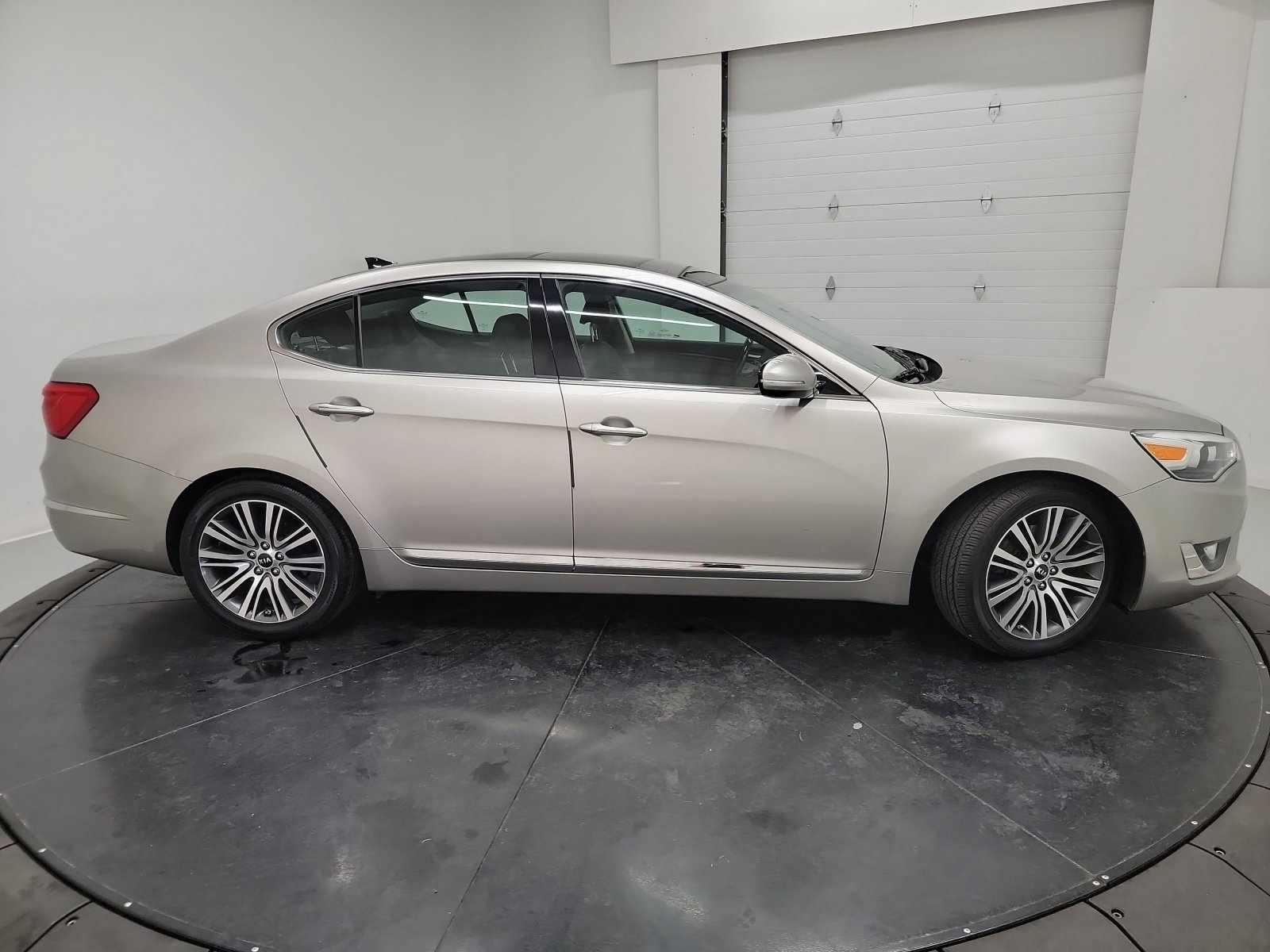 Used 2015 Kia Cadenza Premium image 11