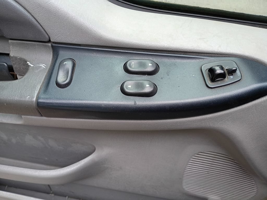 Used 2001 Ford F250 XL RWD image 18