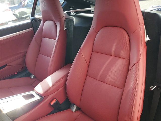 Used 2025 Porsche 718 Cayman image 17