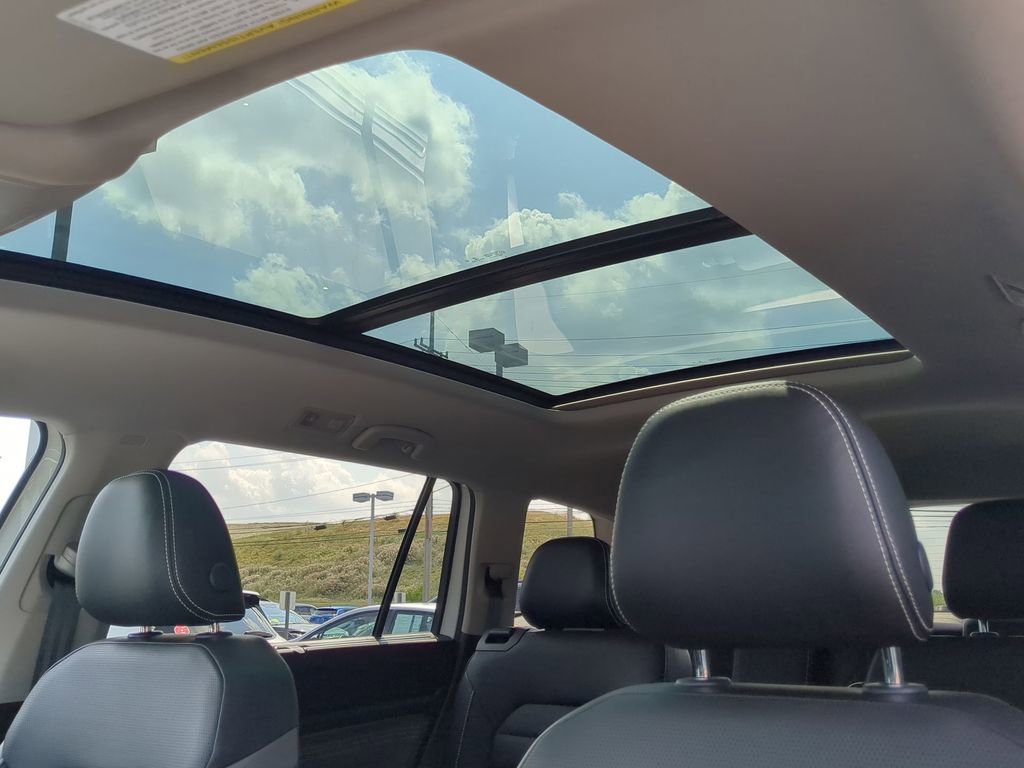 Used 2022 Volkswagen Atlas SEL Premium image 14