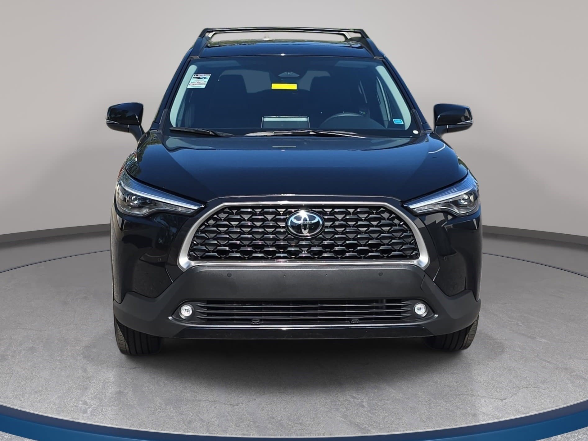 Used 2025 Toyota Corolla Cross XLE w/ Convenience Package image 2