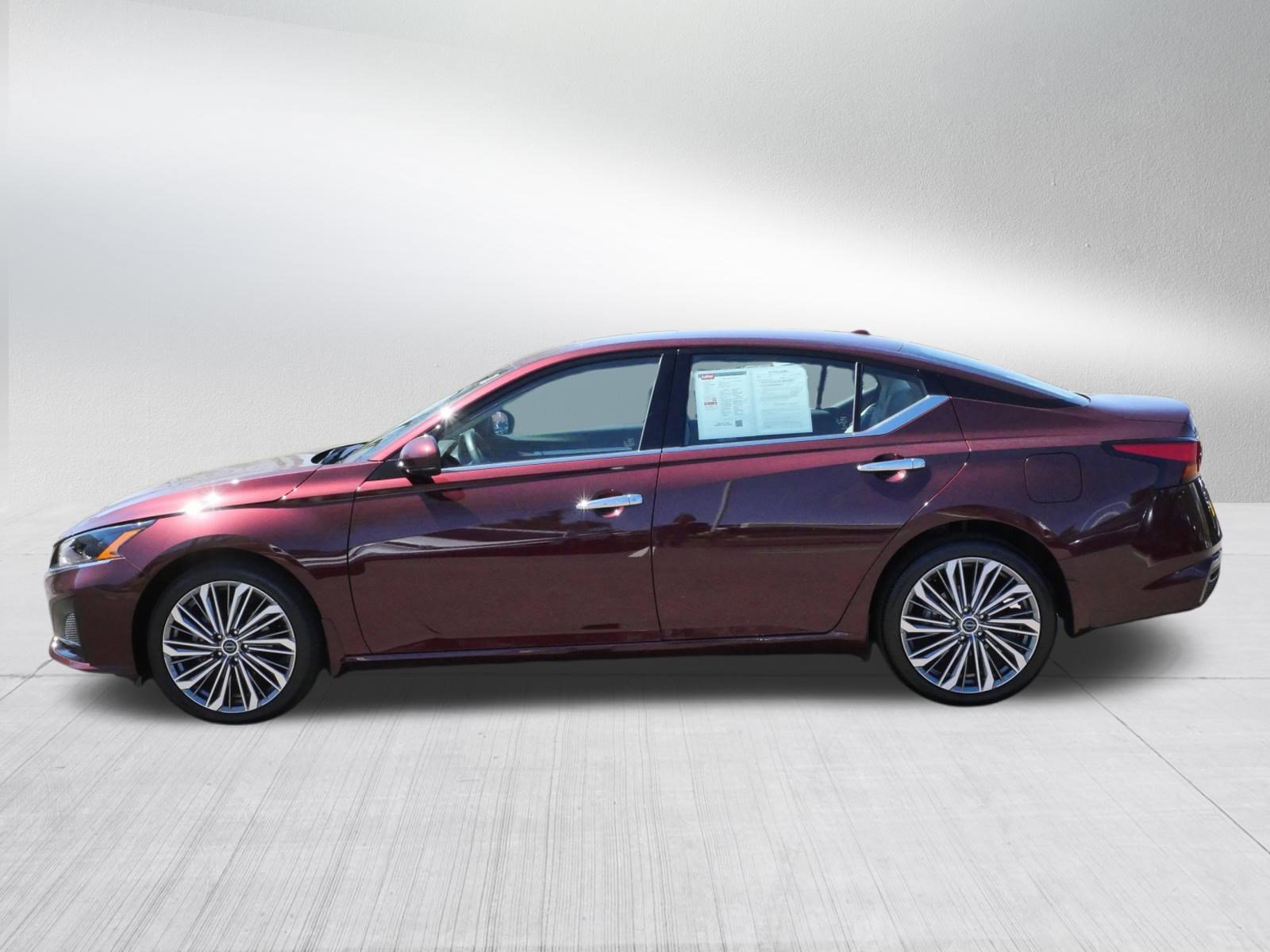Used 2025 Nissan Altima 2.5 SL AWD/4WD image 4