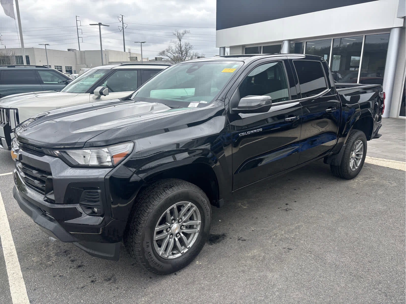 Used 2024 Chevrolet Colorado LT w/ LT Convenience Package image 2