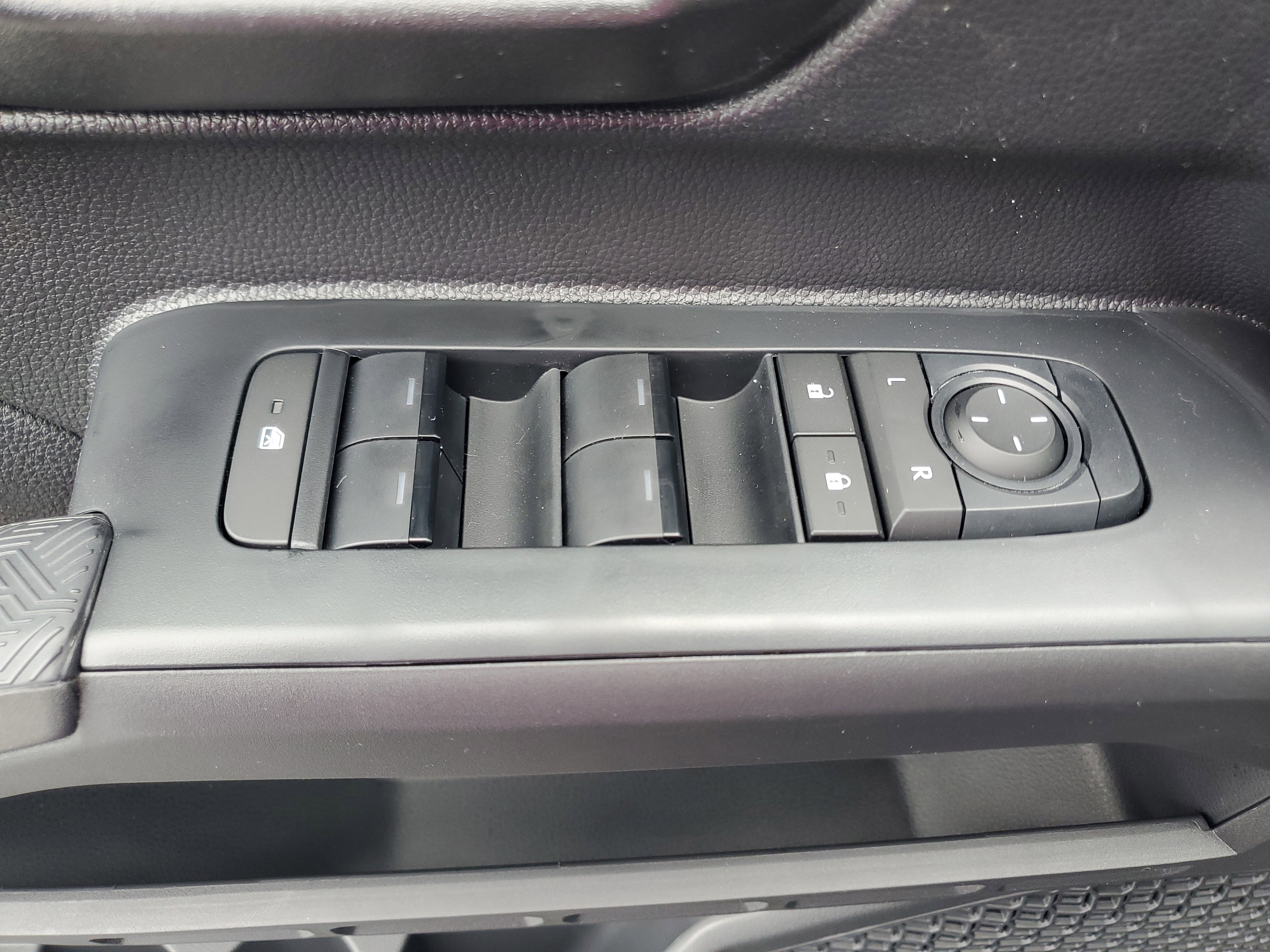 Used 2025 Toyota Tacoma SR image 19