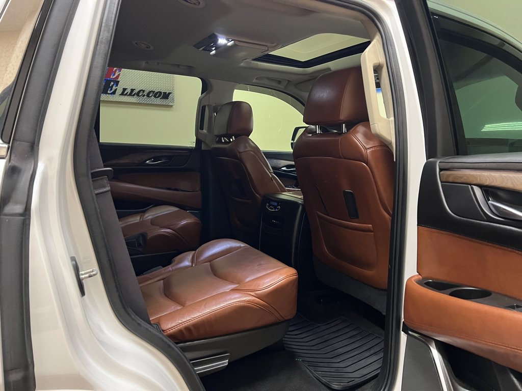 Used 2016 Cadillac Escalade Premium AWD/4WD image 23