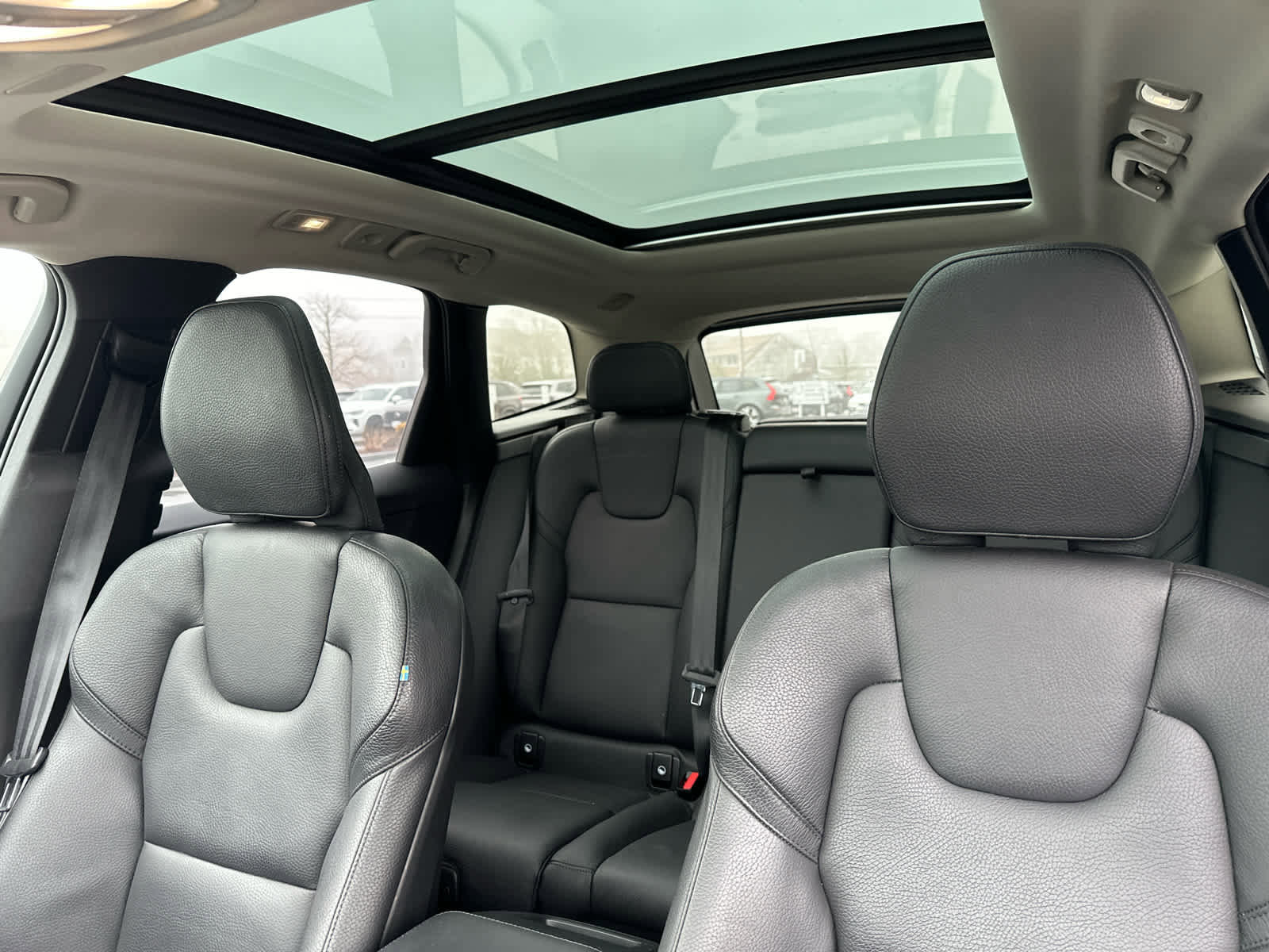 Used 2023 Volvo XC60 B5 Plus image 14