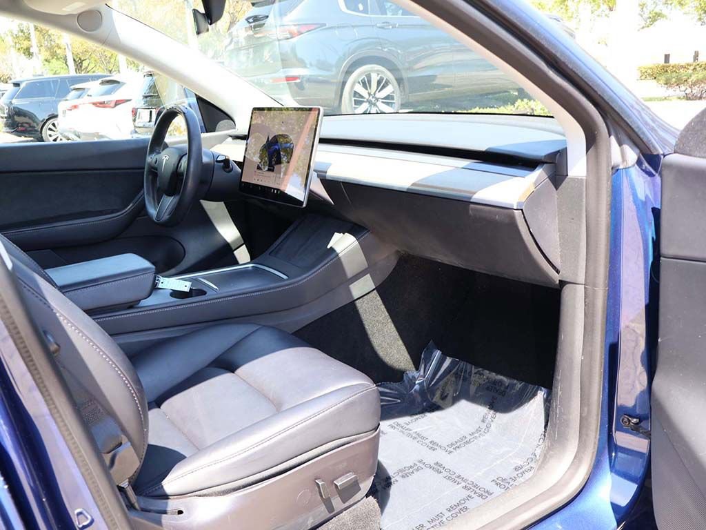 Used 2022 Tesla Model Y Long Range image 28
