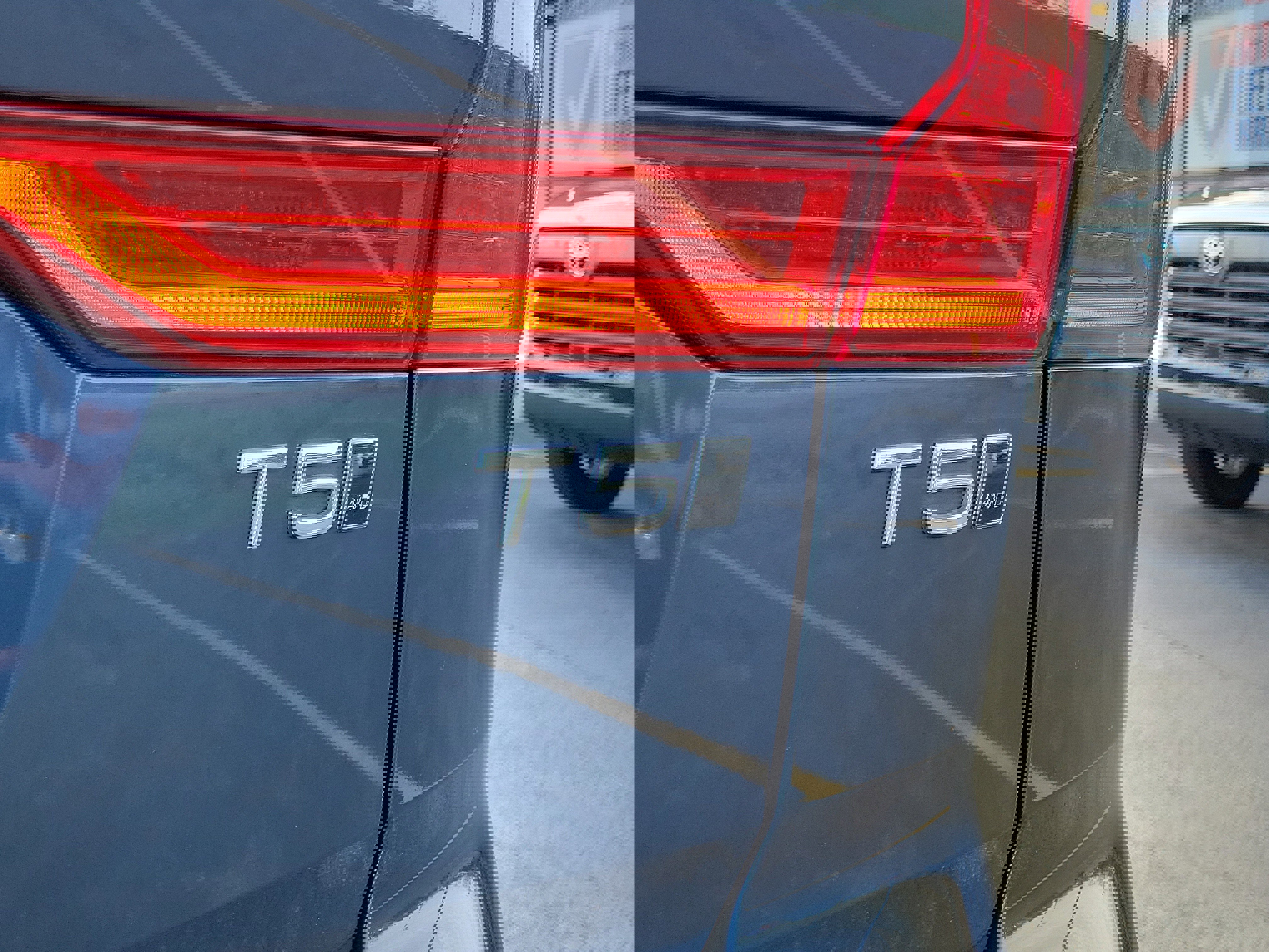 Used 2020 Volvo XC60 T5 Momentum w/ Protection Package Premier image 7