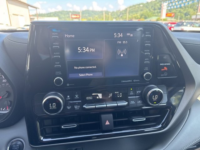 Used 2021 Toyota Highlander LE image 27