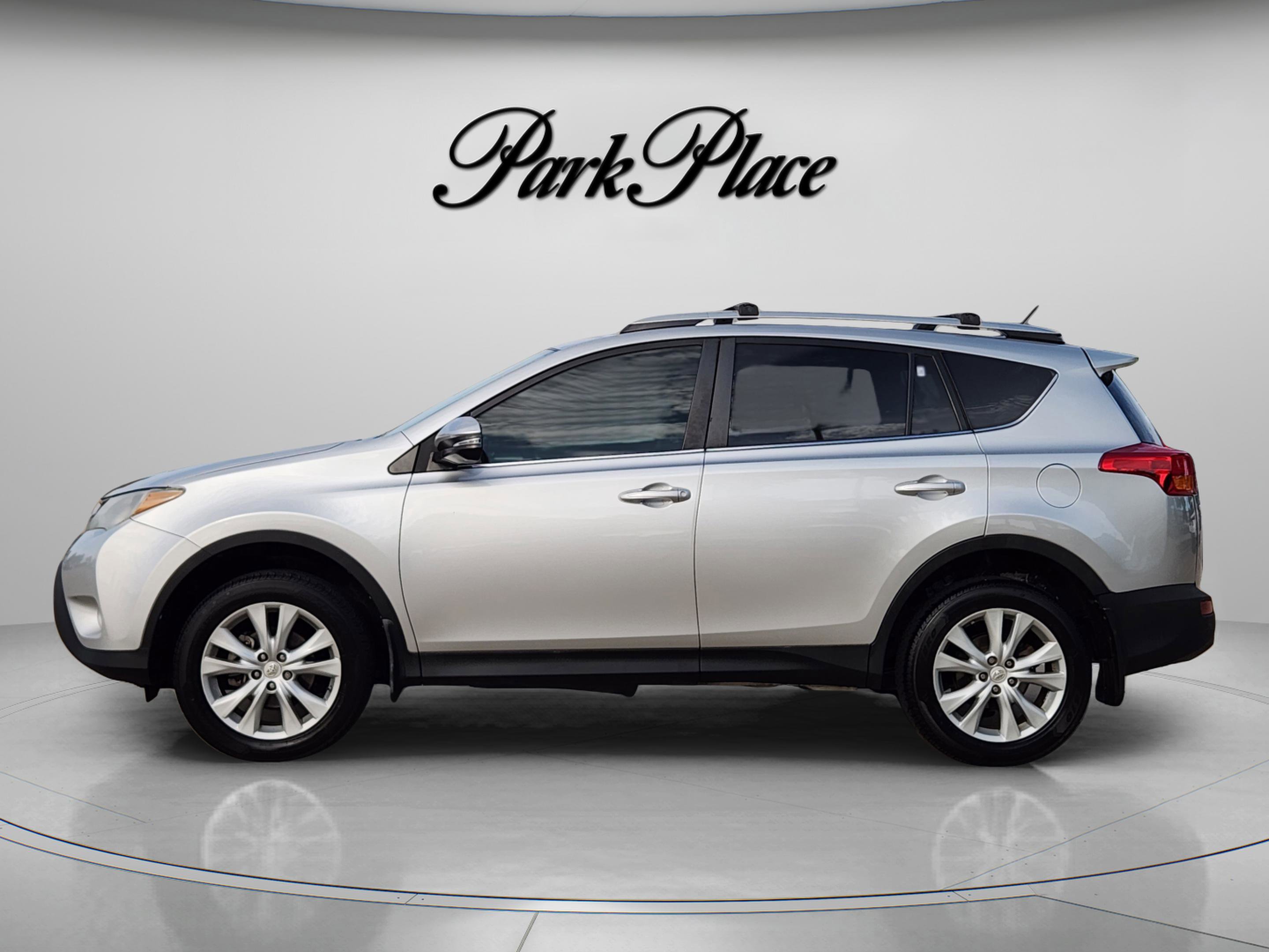 Used 2014 Toyota RAV4 Limited w/ Technology Package FWD image 2