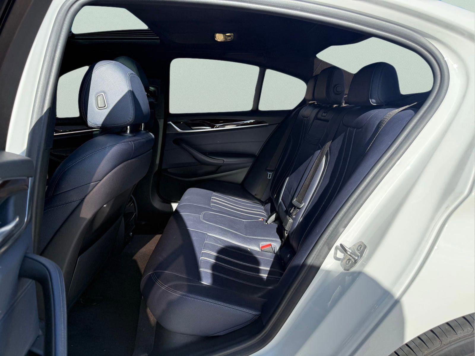 Used 2018 BMW 530i xDrive image 10