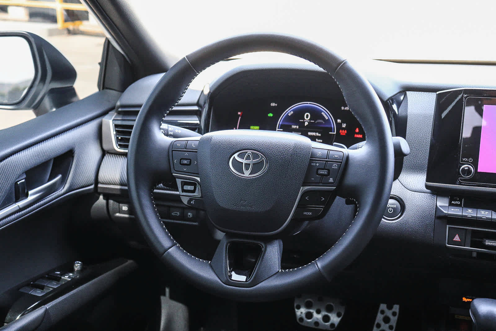 Used 2025 Toyota Camry SE FWD image 15