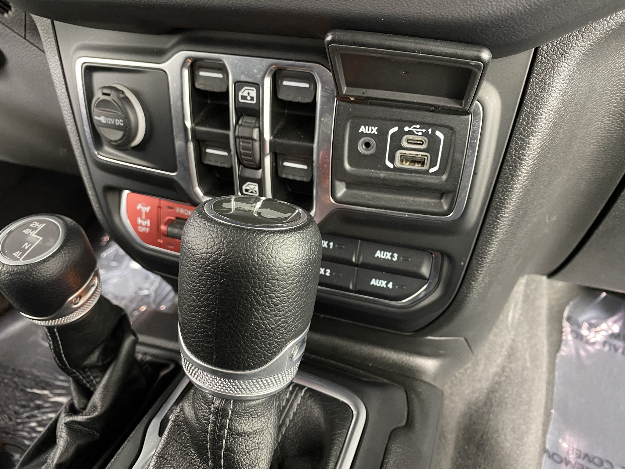 Used 2025 Jeep Wrangler Unlimited Rubicon AWD/4WD image 16