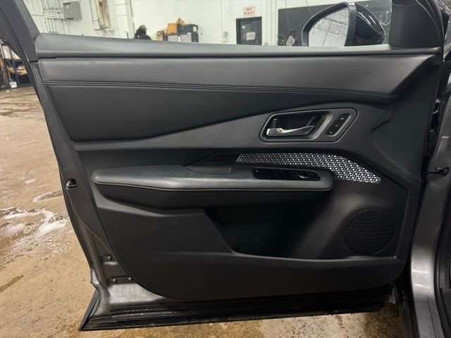 Used 2023 Nissan Ariya FWD image 13