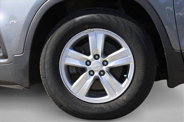 Used 2020 Chevrolet Trax LS w/ Tint and Cruise Package FWD image 9