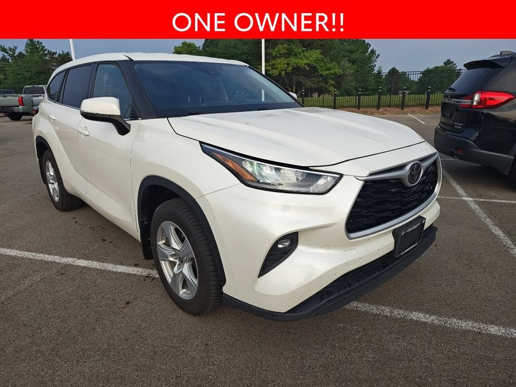 Used 2020 Toyota Highlander LE FWD image 3