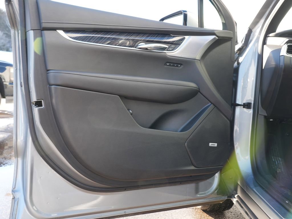 Used 2025 Cadillac XT6 Premium Luxury image 16