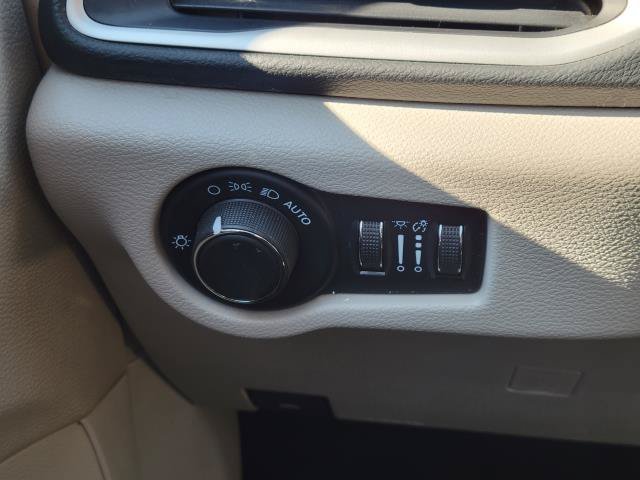 Used 2023 Chrysler Voyager LX FWD image 12