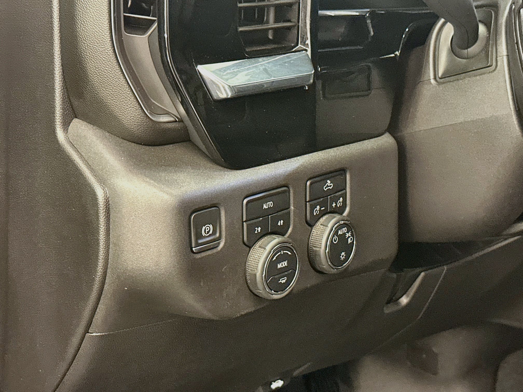 Used 2024 Chevrolet Silverado 1500 LT AWD/4WD image 17