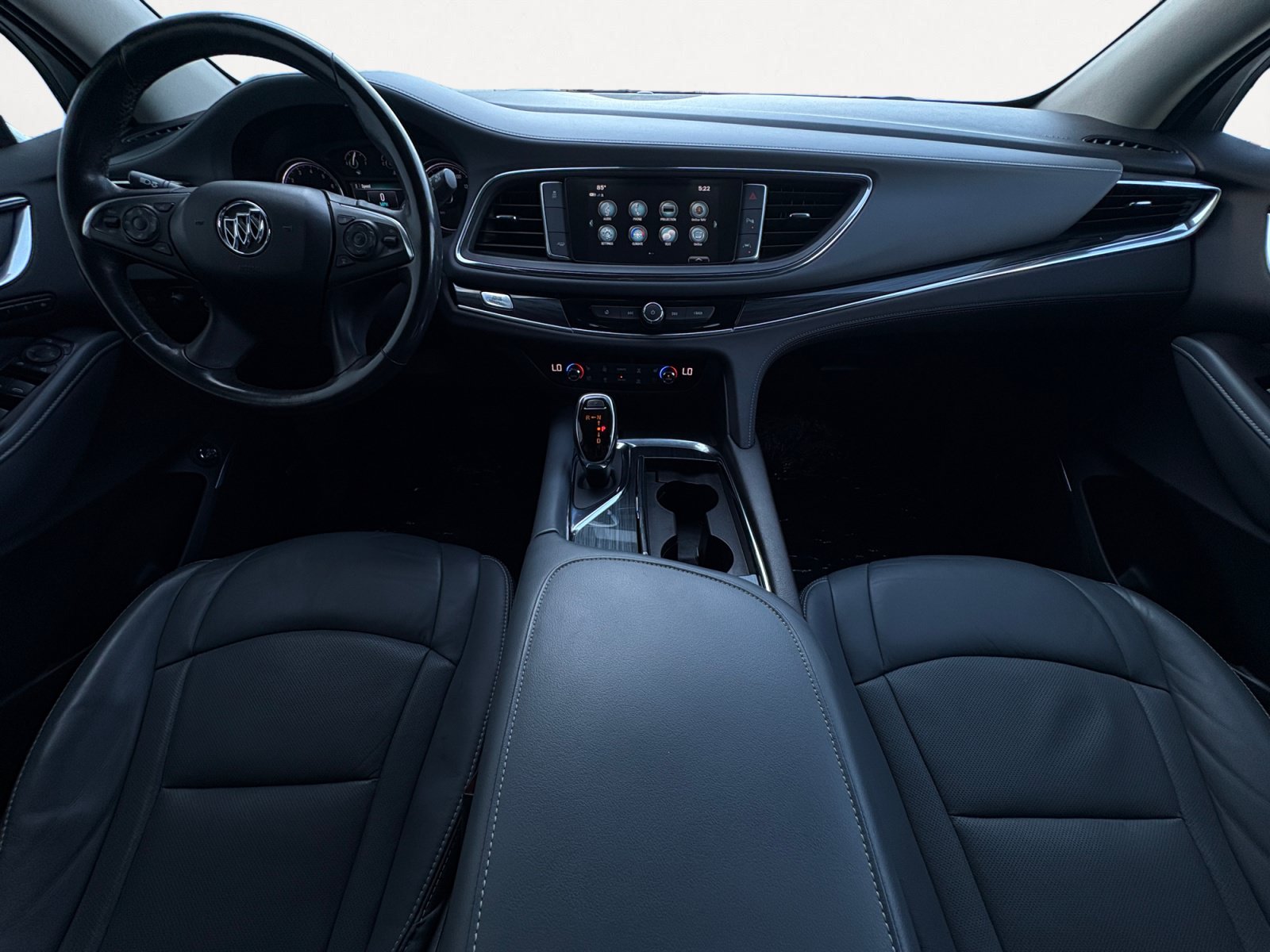 Used 2018 Buick Enclave Premium w/ Experience Buick Package FWD image 3