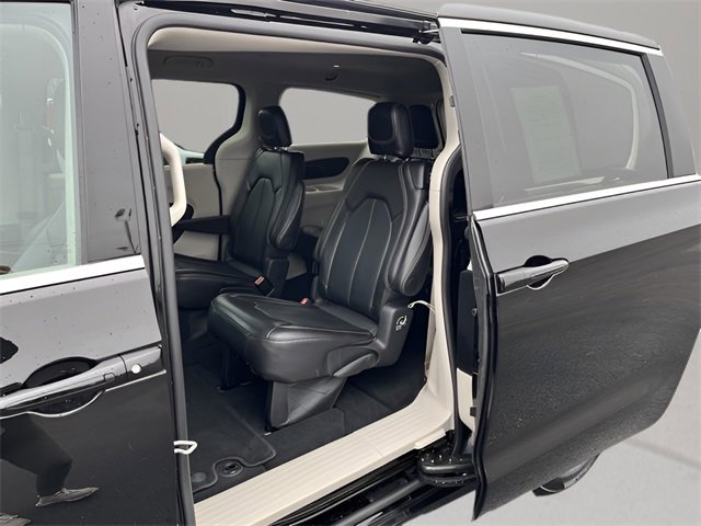 Used 2024 Chrysler Pacifica Touring-L image 53