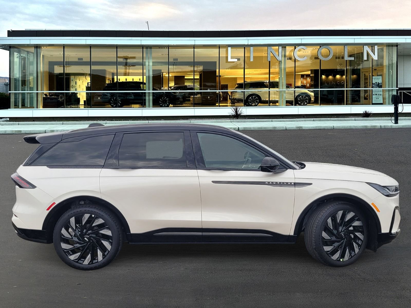 New 2026 Lincoln Nautilus Reserve image 3