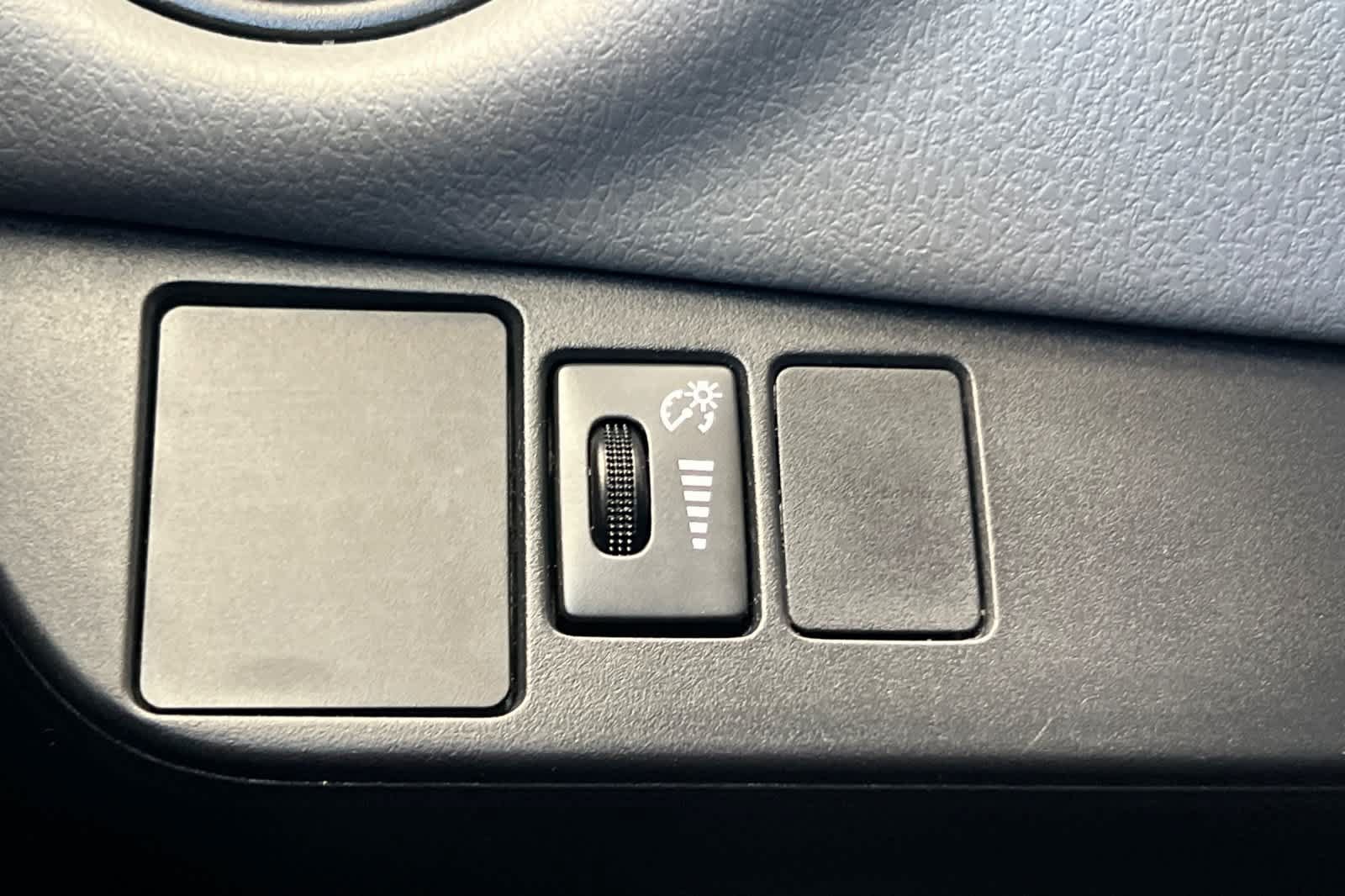 Used 2015 Toyota Yaris L FWD image 27