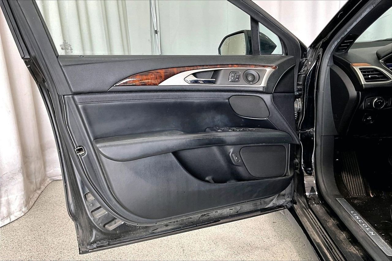 Used 2017 Lincoln MKZ Reserve FWD image 17