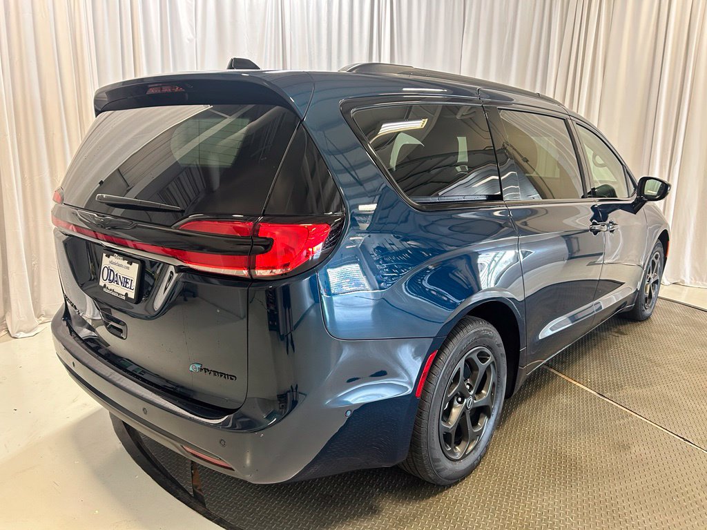 Used 2025 Chrysler Pacifica Premium FWD image 31