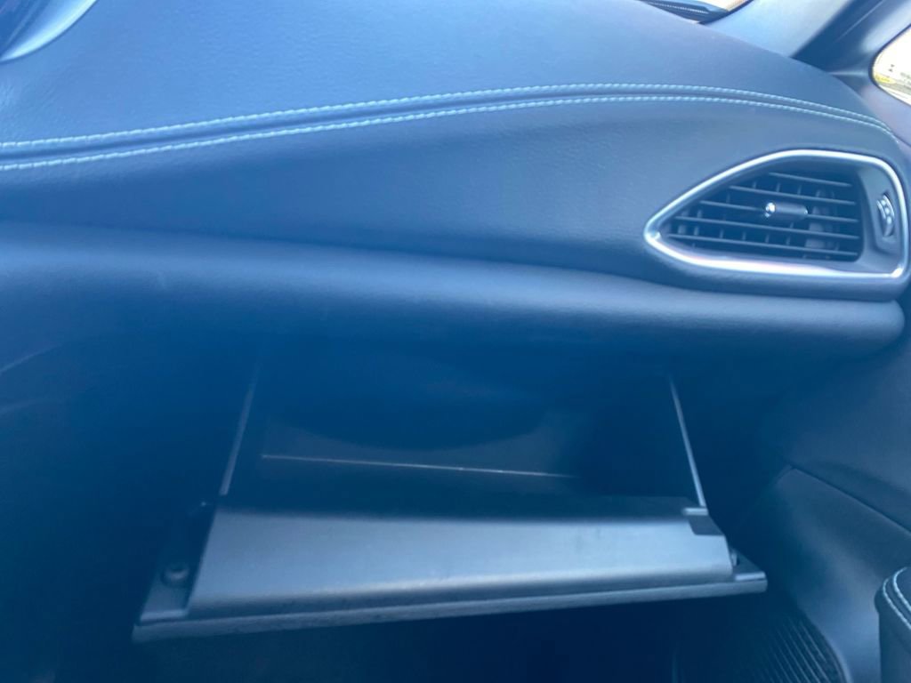 Used 2025 Chrysler Pacifica Limited image 30