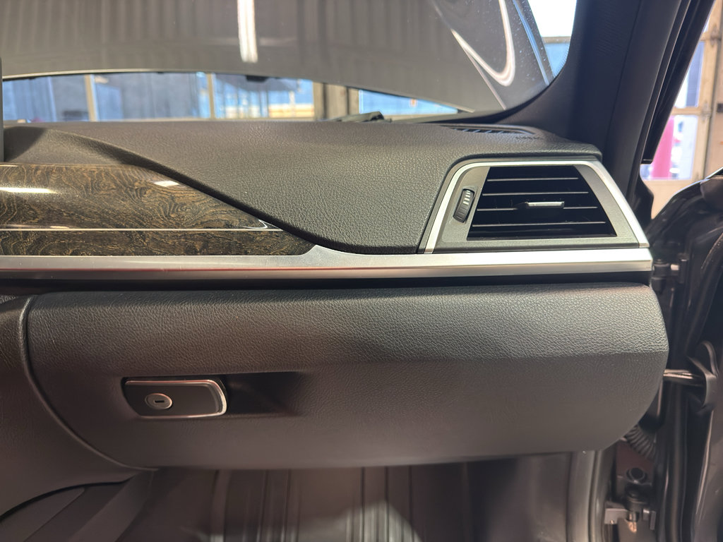 Used 2016 BMW 328i xDrive Sedan AWD/4WD image 23
