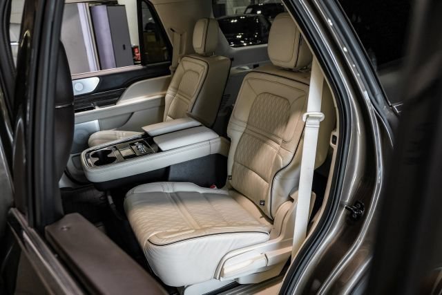 Used 2020 Lincoln Navigator Black Label w/ Cargo Convenience Package AWD/4WD image 36