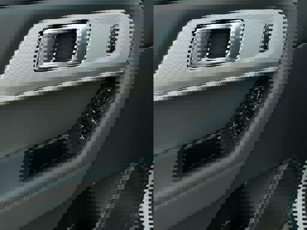 Used 2025 Ford Explorer Active w/ Active Comfort Package image 15