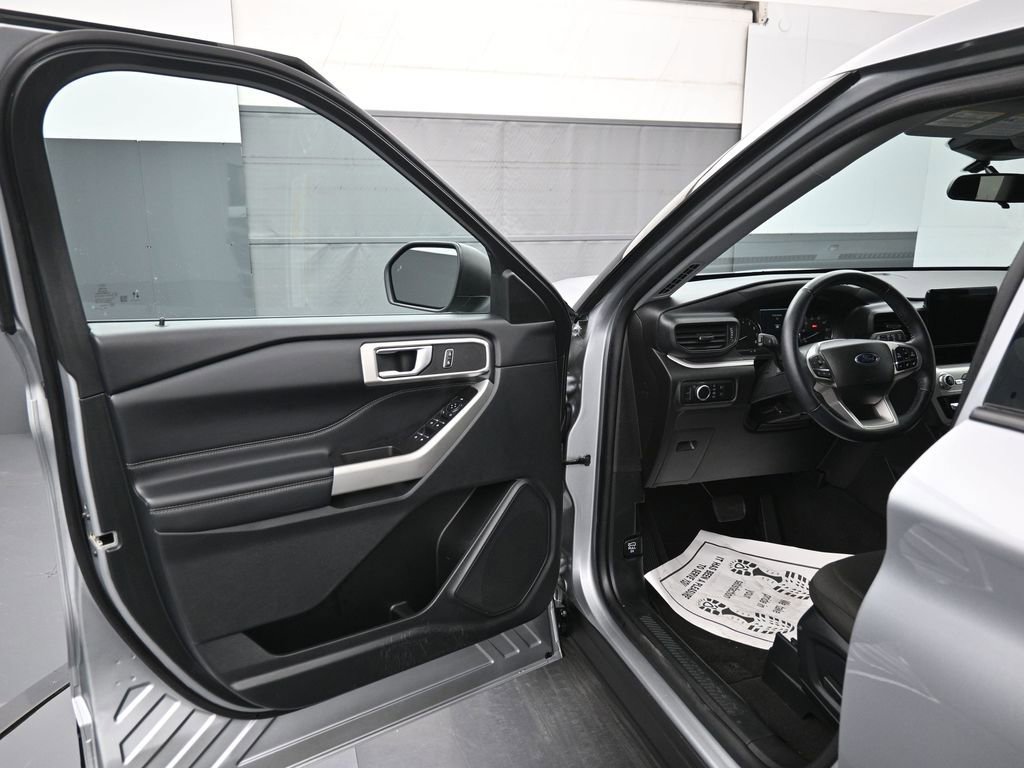 Certified 2023 Ford Explorer XLT image 9