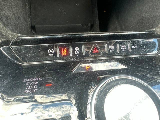 Used 2024 Jeep Wagoneer L Series II w/ Flexible Seating Group AWD/4WD image 27