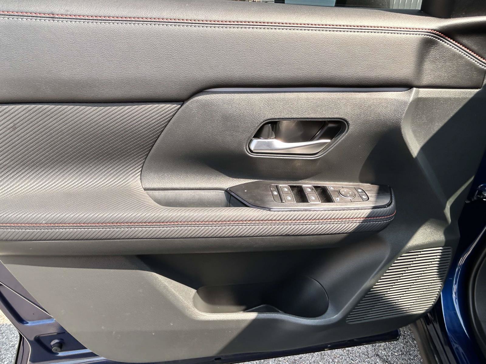 Used 2025 Nissan Kicks SR w/ SR Premium Package FWD image 12