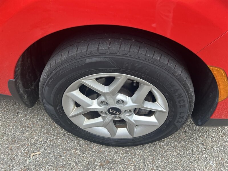 Used 2020 Kia Soul S FWD image 26